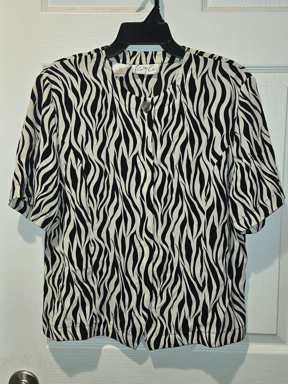 Black & White Zebra-Print Short Sleeve Blouse